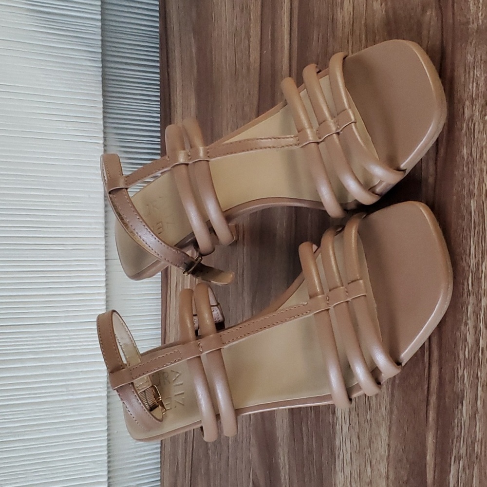 Naturalizer Starla women t-strap heels size 8 like-new
